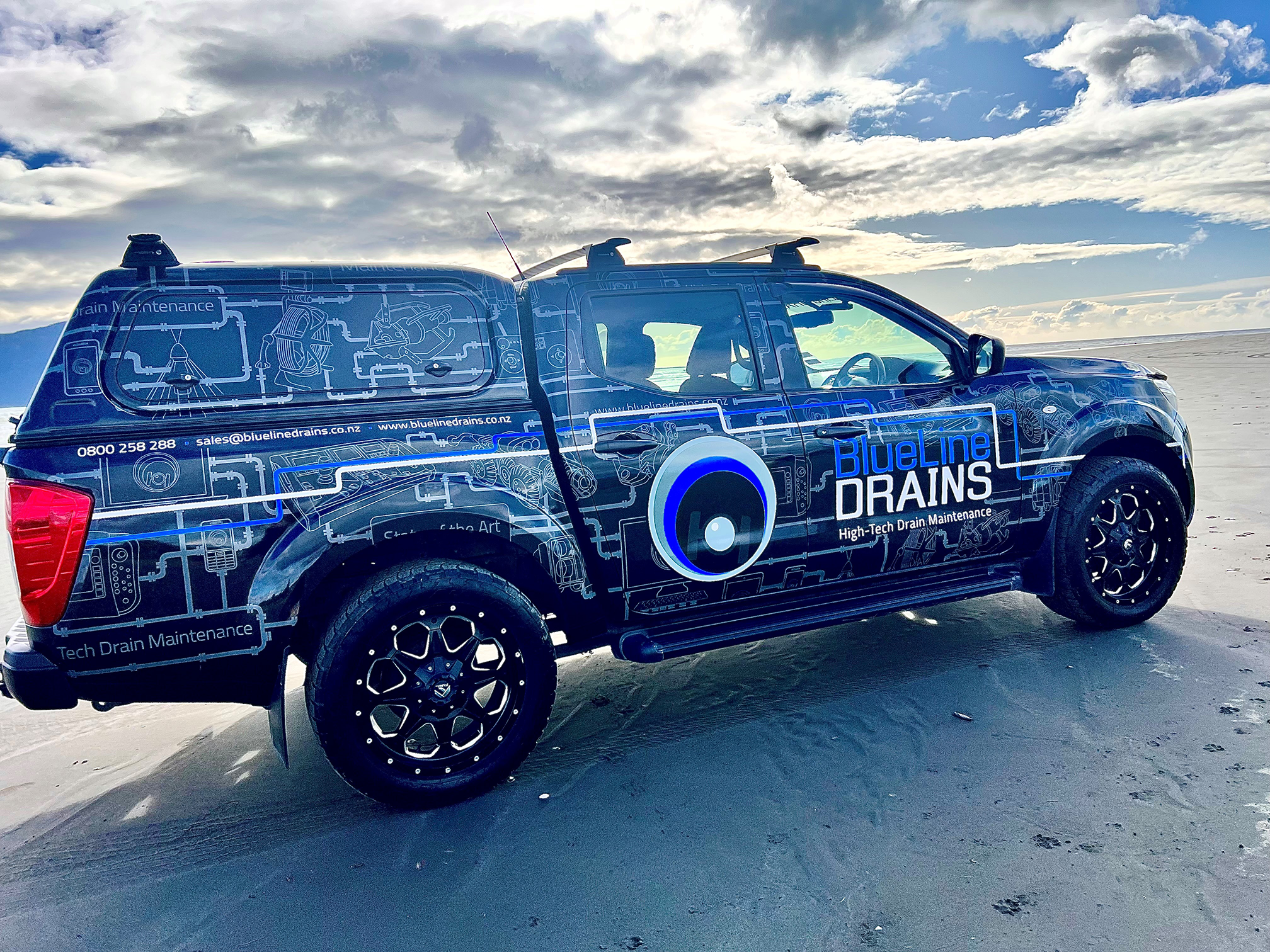 Nissan Navara Utility Vehicle Branding - (2)